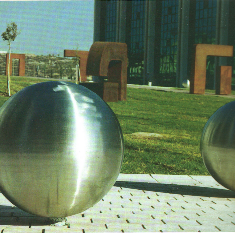 Hebrew 2000 (2000) by Buky Schwartz — installation view 2