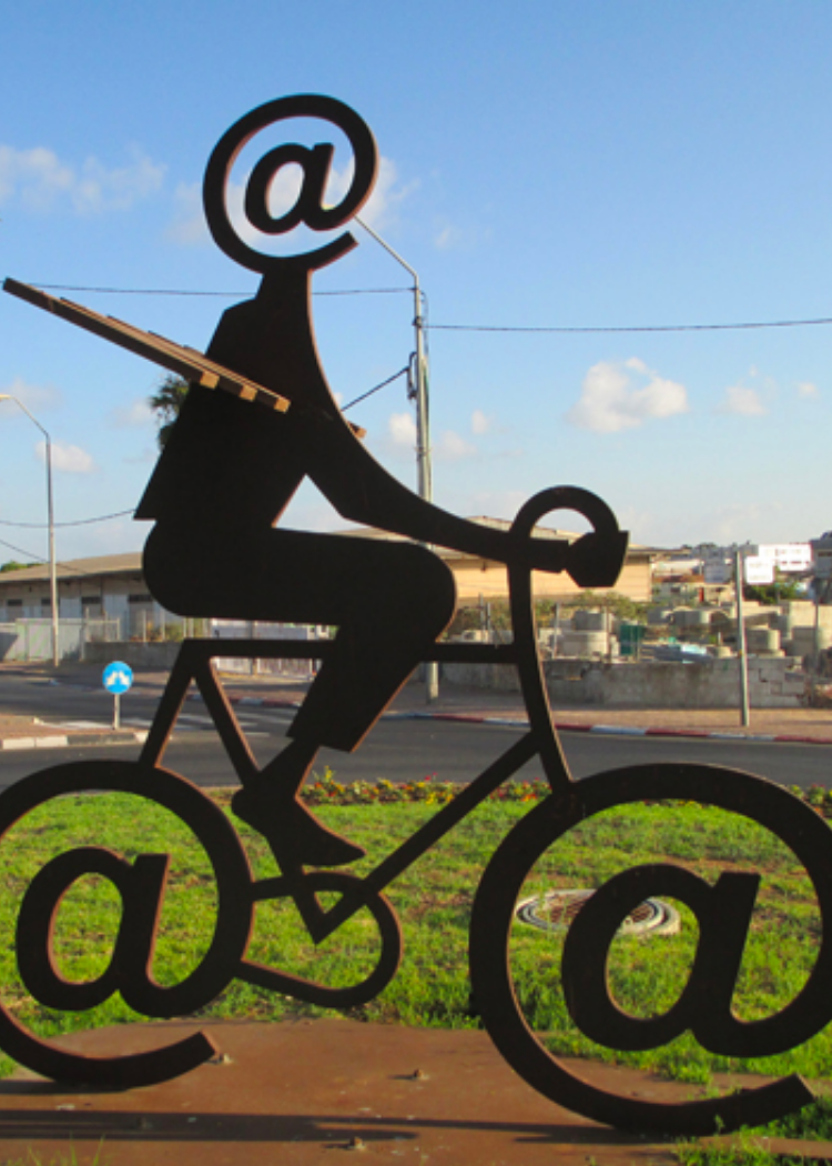 Internet Messenger (2003) by Buky Schwartz — Painted steel