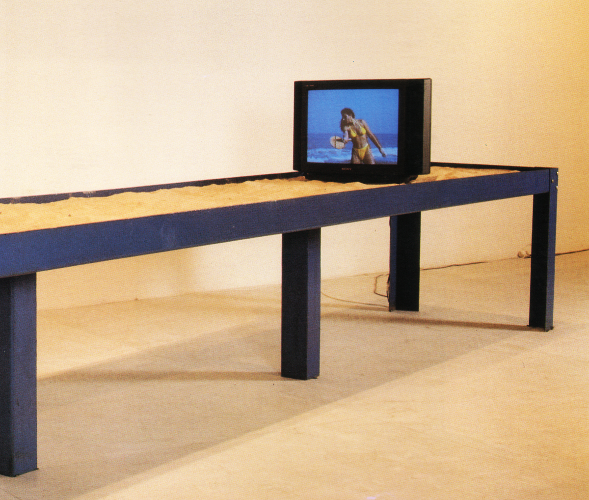Paddle Ball (1990) by Buky Schwartz — installation view 3