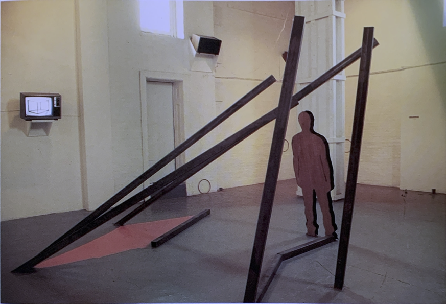 Pink Roof (1986) by Buky Schwartz — installation view 3
