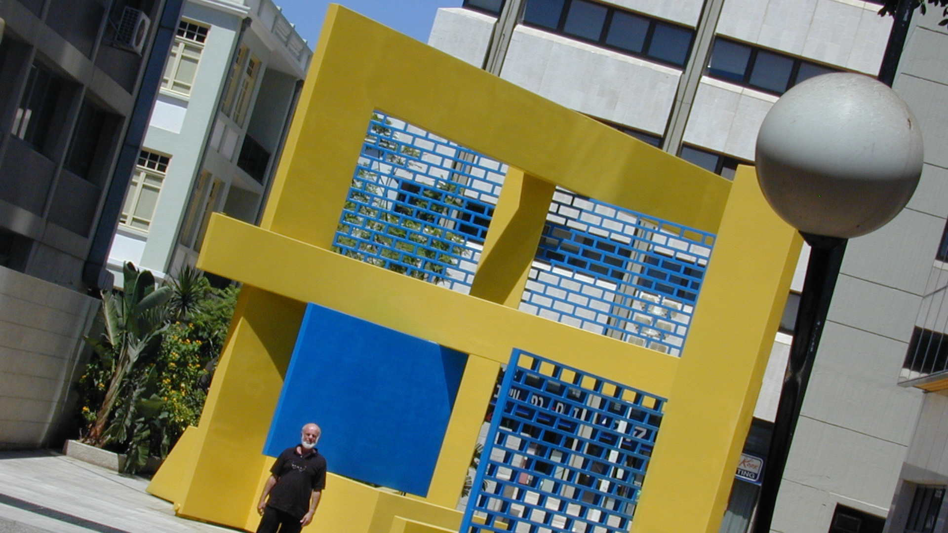 Window to the Boulevard (1992) by Buky Schwartz — installation view 2